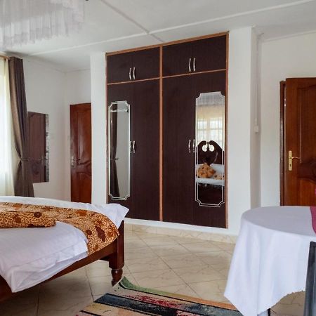 Riverside Resort Hotel Kabale Esterno foto