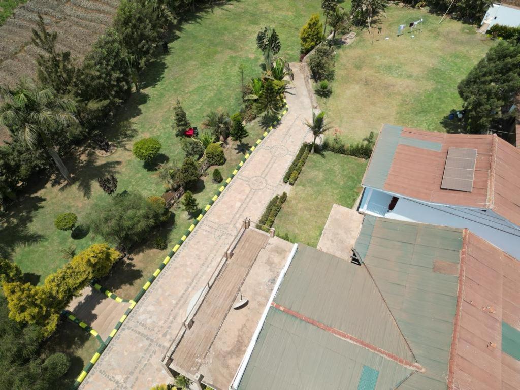 Riverside Resort Hotel Kabale Esterno foto