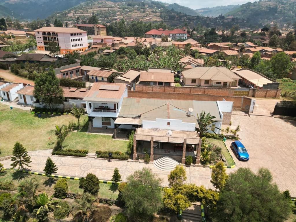 Riverside Resort Hotel Kabale Esterno foto