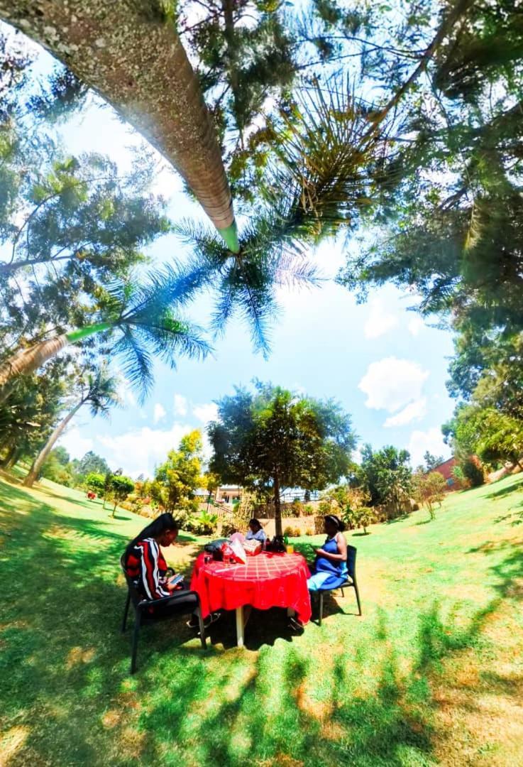 Riverside Resort Hotel Kabale Esterno foto
