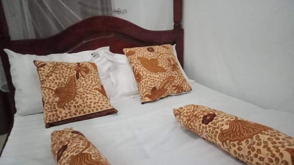 Riverside Resort Hotel Kabale Esterno foto
