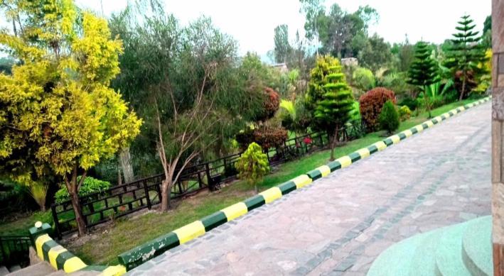 Riverside Resort Hotel Kabale Esterno foto