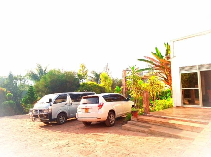 Riverside Resort Hotel Kabale Esterno foto