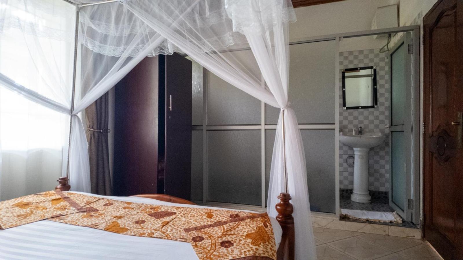 Riverside Resort Hotel Kabale Esterno foto