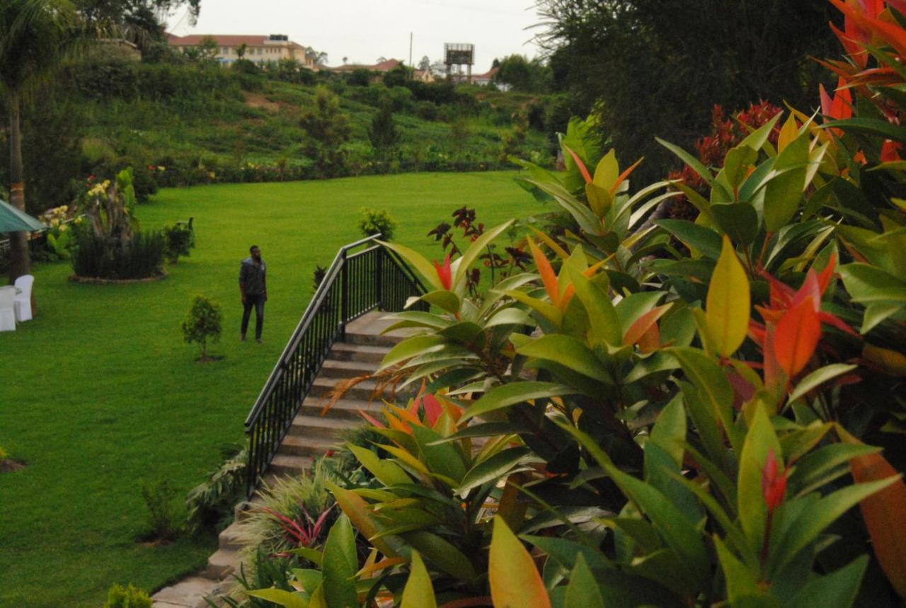 Riverside Resort Hotel Kabale Esterno foto