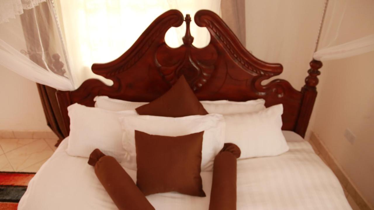 Riverside Resort Hotel Kabale Esterno foto