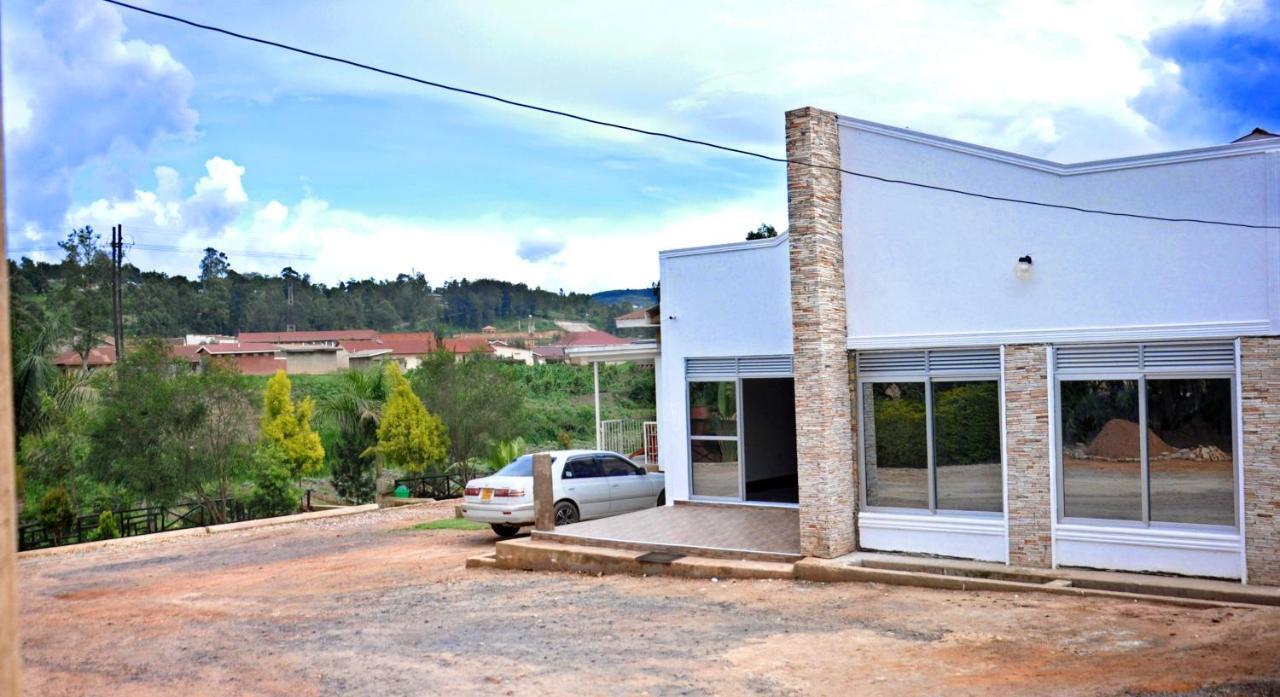Riverside Resort Hotel Kabale Esterno foto