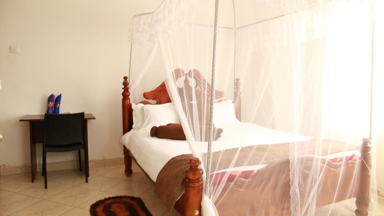 Riverside Resort Hotel Kabale Esterno foto