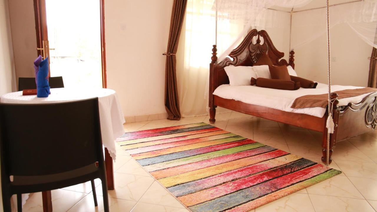 Riverside Resort Hotel Kabale Esterno foto